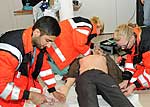 Studenten trainieren die Notfallversorgung am neuen Simulator Studenten trainieren die Notfallversorgung am neuen Simulator
