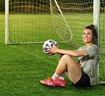 Fußball-Nationalspielerin und Diabetikerin Sandra Starke ist Botschafterin für FreeStyle Libre 3 für Menschen mit Diabetes. Fußball-Nationalspielerin und Diabetikerin Sandra Starke ist Botschafterin für FreeStyle Libre 3 für Menschen mit Diabetes.