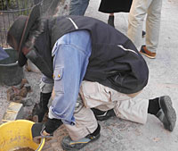Der Künstler Gunter Demnig, der die Stolperstein-Initiative 1992 ins Leben gerufen hat.